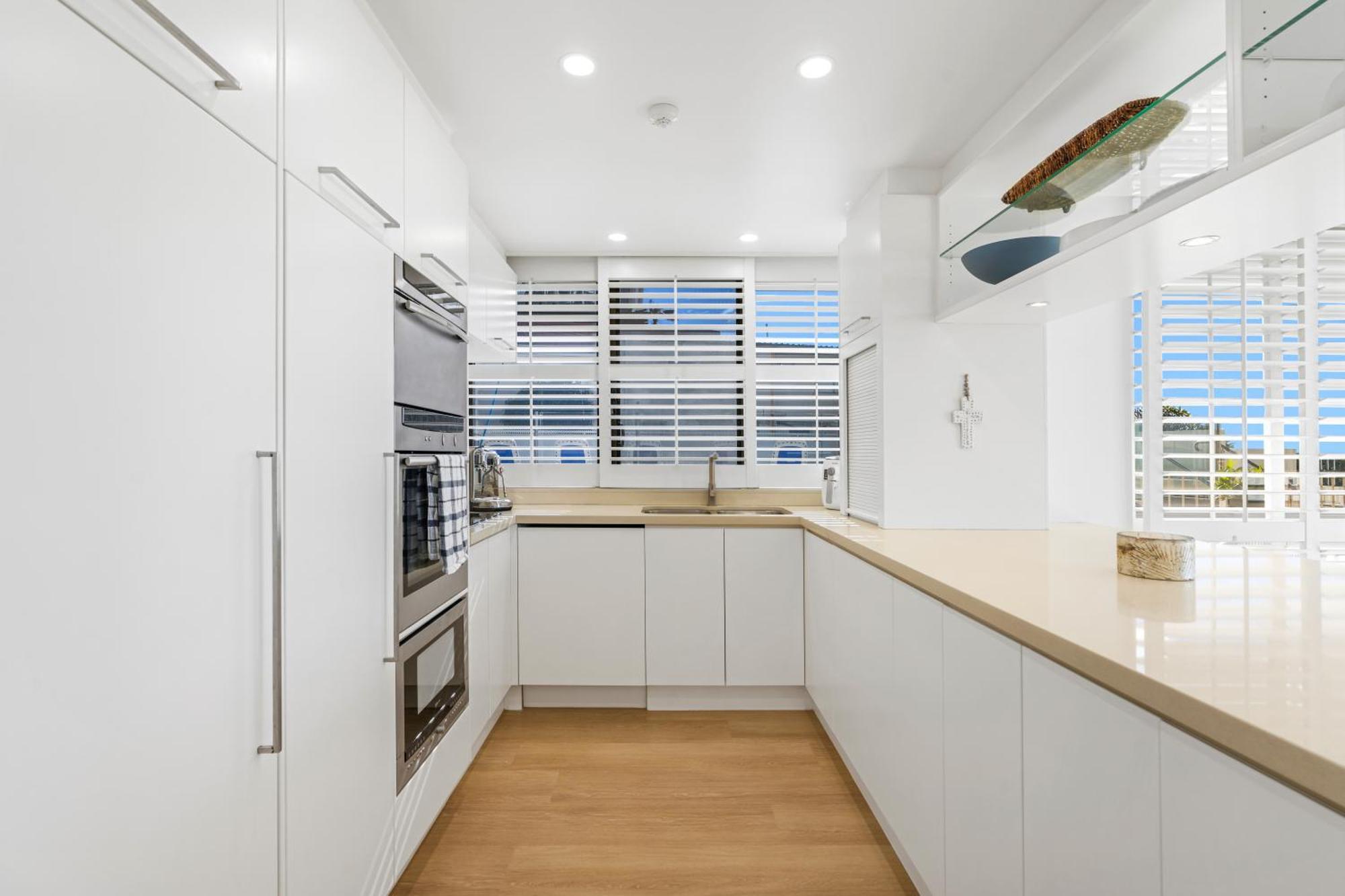 Front Oasis With Private Courtyard Gold Coast